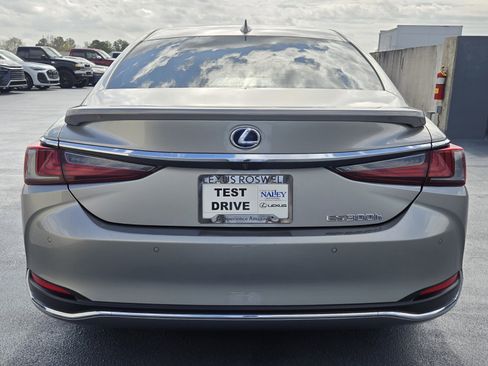 Used 2021 Lexus ES 300h Ultra Luxury w/ Accessory Package 2 image 8