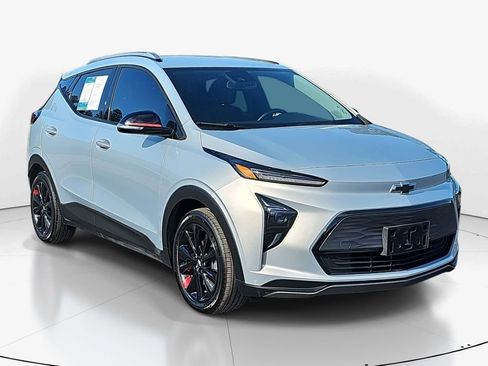 Used 2023 Chevrolet Bolt EUV LT w/ Convenience Package image 2