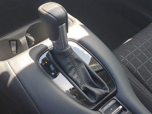 Used 2025 Honda HR-V LX image 28
