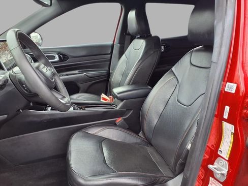 Used 2023 Jeep Compass Limited image 21