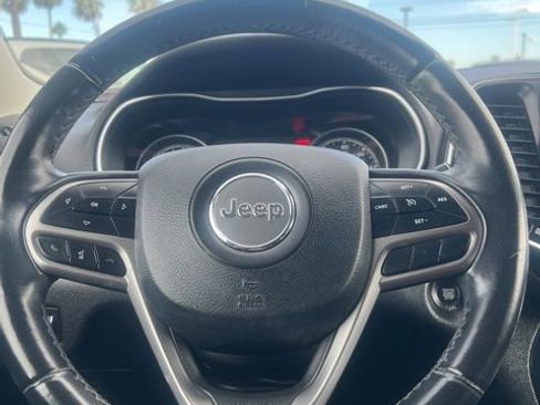 Used 2019 Jeep Cherokee Latitude Plus FWD image 10