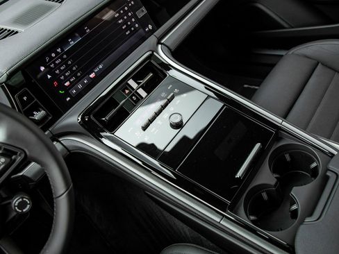 Certified 2026 Porsche Panamera RWD image 28