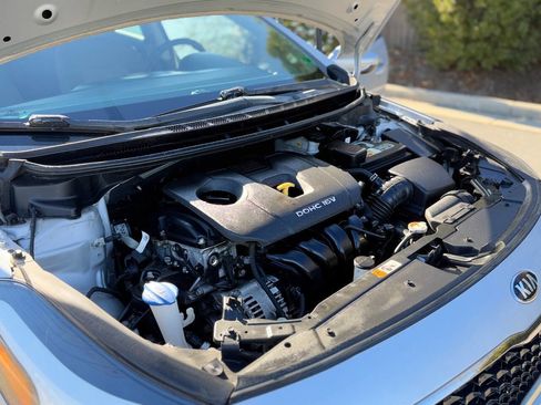 Used 2017 Kia Forte LX image 7