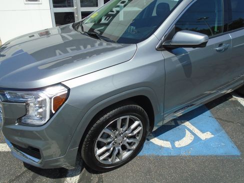Used 2023 GMC Terrain Denali w/ Denali Premium Package AWD/4WD image 11