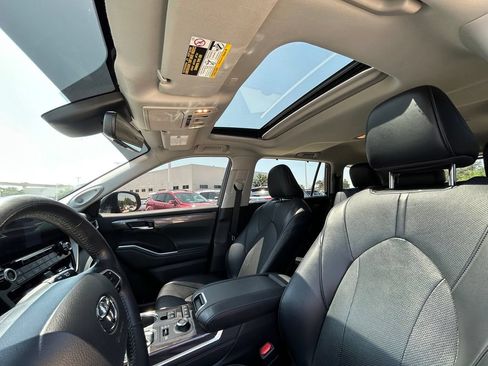 Used 2022 Toyota Highlander Limited AWD/4WD image 12