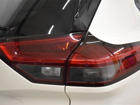 Used 2021 Nissan Rogue Platinum image 28