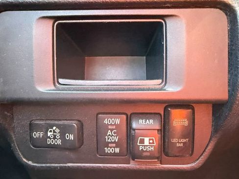 Used 2017 Toyota Tacoma TRD Off-Road w/ Tow Package (A/T) image 25