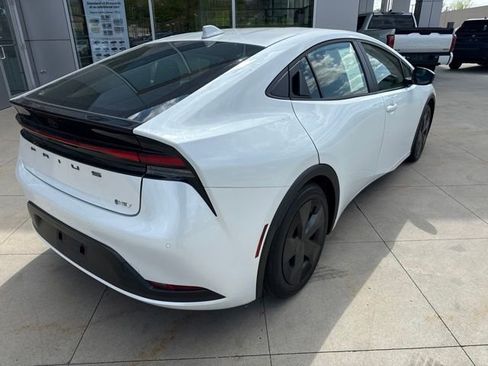 Used 2025 Toyota Prius LE FWD image 7
