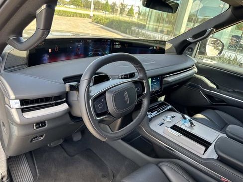New 2025 Lincoln Navigator Reserve w/ Jet Appearance Package image 13