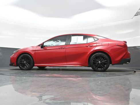 Used 2025 Toyota Camry SE FWD image 29