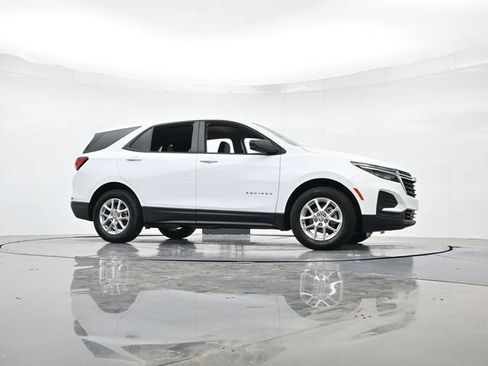 Used 2024 Chevrolet Equinox LS w/ LS Convenience Package FWD image 32
