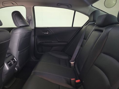 Used 2017 Honda Accord Touring image 18