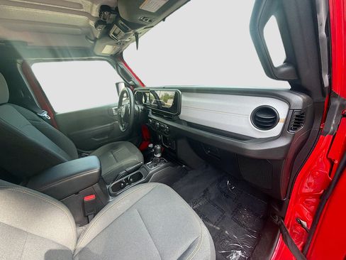Used 2024 Jeep Wrangler Unlimited Sport AWD/4WD image 32