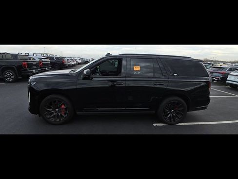 Used 2024 Cadillac Escalade Sport w/ LPO, ONYX Package image 7