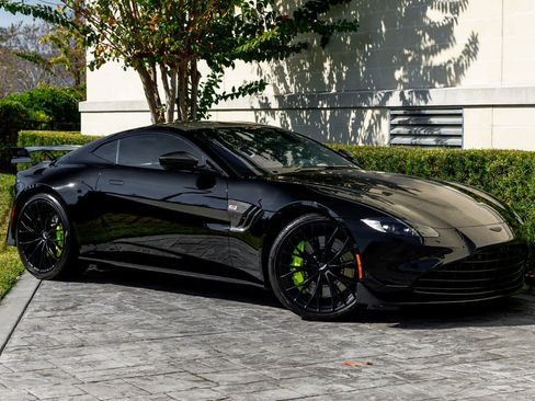 Used 2023 Aston Martin V8 Vantage Coupe image 1