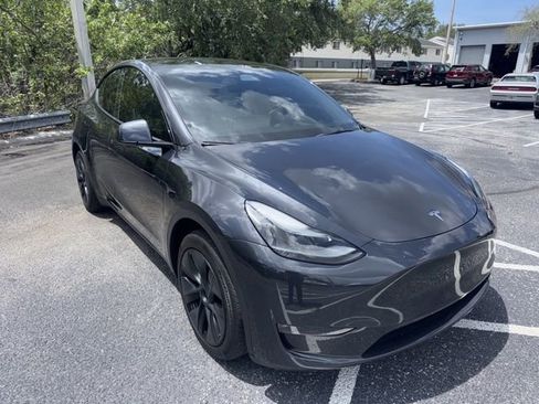 Used 2024 Tesla Model Y Long Range RWD image 3