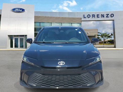 Used 2025 Toyota Camry SE FWD image 2