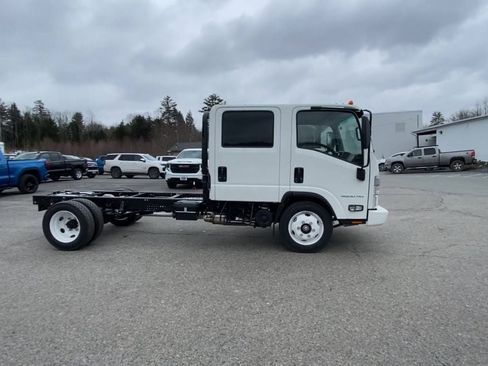 New 2024 Chevrolet Low Cab Forward image 39