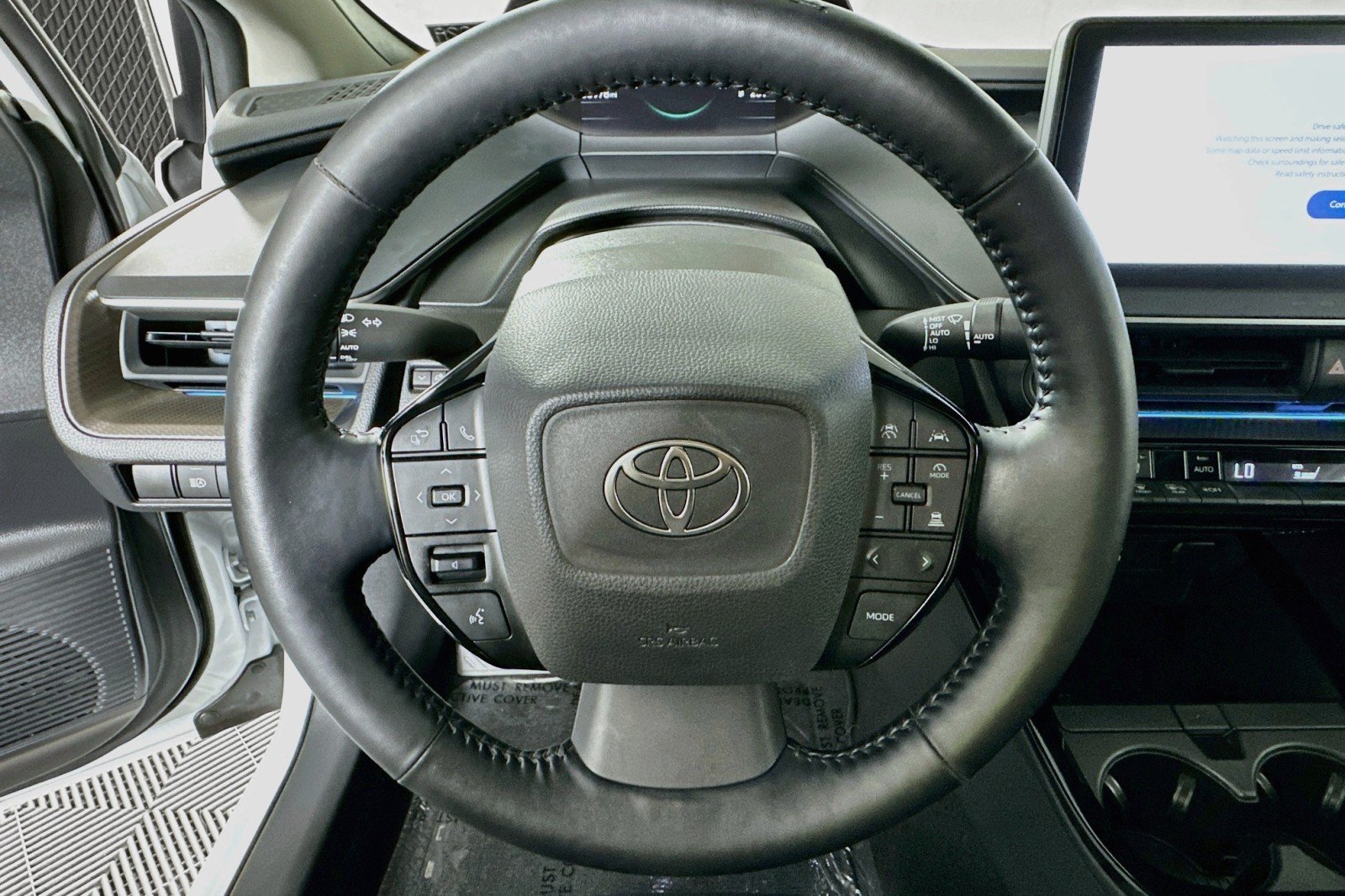 Used 2024 Toyota Prius XLE FWD image 19