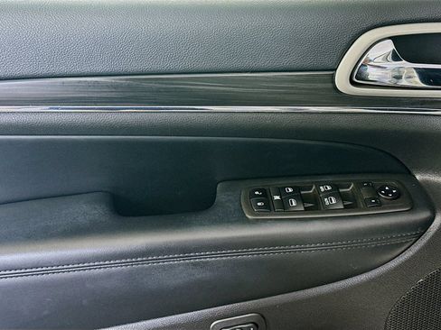 Used 2021 Jeep Grand Cherokee Limited AWD/4WD image 18