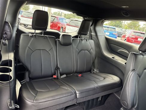 New 2026 Chrysler Pacifica Select image 25
