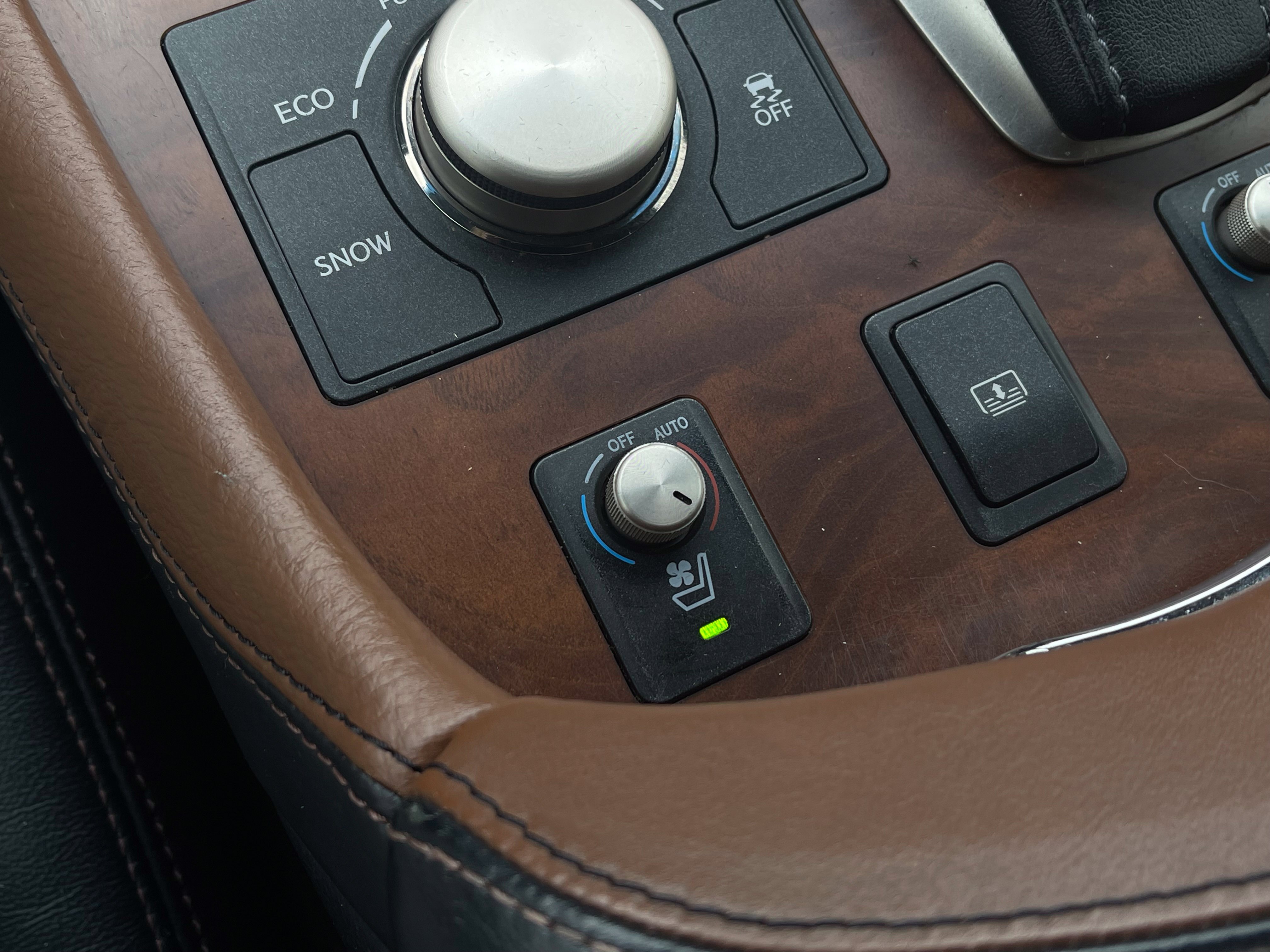 Used 2013 Lexus LS 460 AWD w/ Comfort Pkg image 7