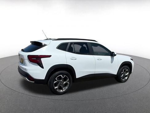 Used 2025 Chevrolet Trax LT w/ LT Convenience Package FWD image 15