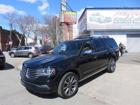 Used 2016 Lincoln Navigator L Reserve AWD/4WD image 2