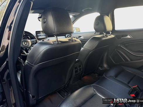 Used 2020 Mercedes-Benz GLA 250 4MATIC w/ Premium Package image 27