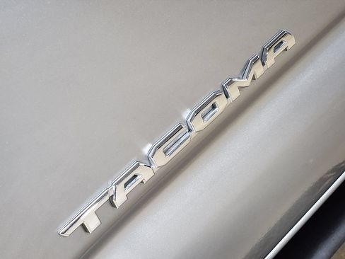 Used 2021 Toyota Tacoma SR5 RWD image 25