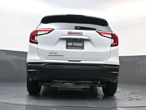 Used 2023 GMC Terrain SLE w/ Driver Convenience Package image 16