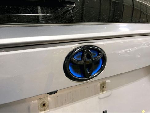 Used 2024 Toyota RAV4 SE w/ Weather & Moonroof Package AWD/4WD image 10