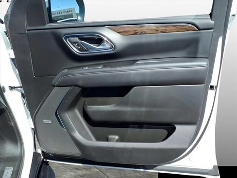 Used 2023 Chevrolet Tahoe Premier AWD/4WD image 13