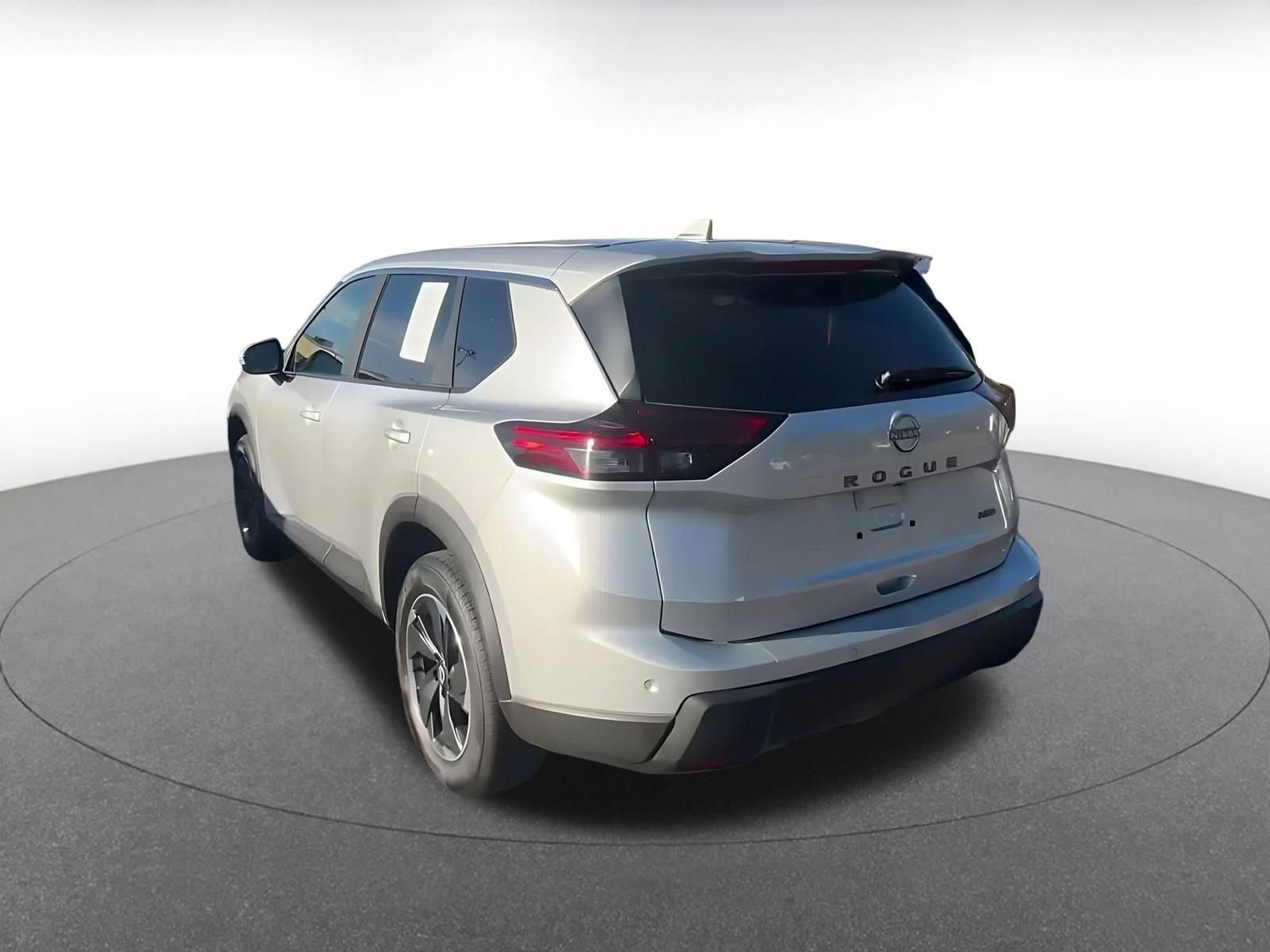 Used 2025 Nissan Rogue SV AWD/4WD image 10