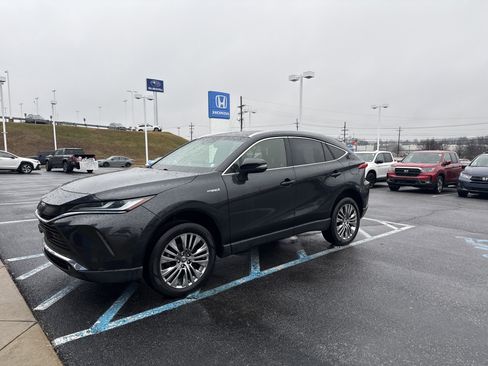 Used 2021 Toyota Venza XLE w/ Softex Package image 7