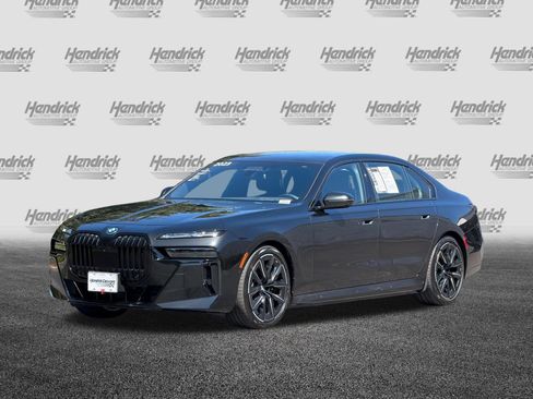 Used 2023 BMW i7 xDrive60 w/ Executive Package 2 AWD/4WD image 9