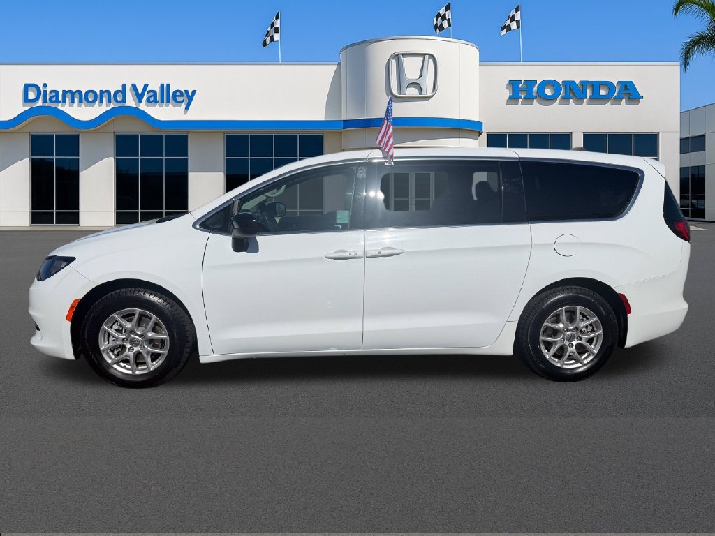 Used 2024 Chrysler Voyager LX FWD image 8
