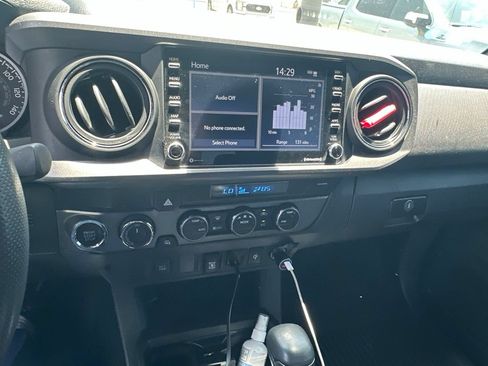 Used 2022 Toyota Tacoma TRD Off-Road AWD/4WD image 12