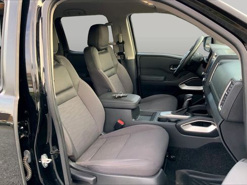 Used 2024 Nissan Frontier SV w/ SV Convenience Package RWD image 9