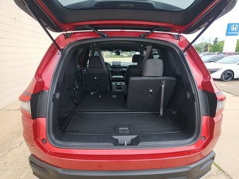 Used 2025 Honda Pilot Sport image 12