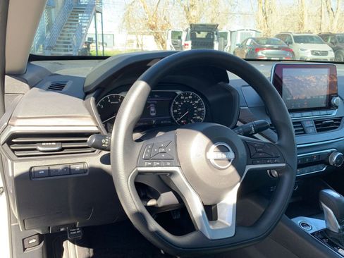 Used 2025 Nissan Altima 2.5 SV image 35