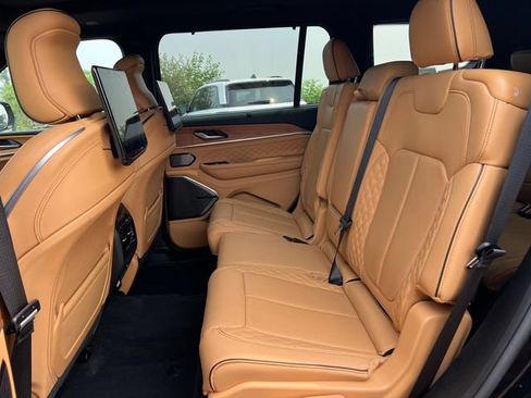 Used 2025 Jeep Grand Cherokee L Summit AWD/4WD image 4
