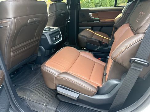 Used 2025 Ford Expedition King Ranch AWD/4WD image 10