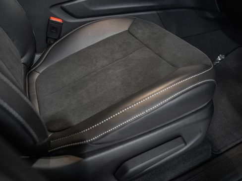 New 2025 Jeep Grand Cherokee Altitude image 33