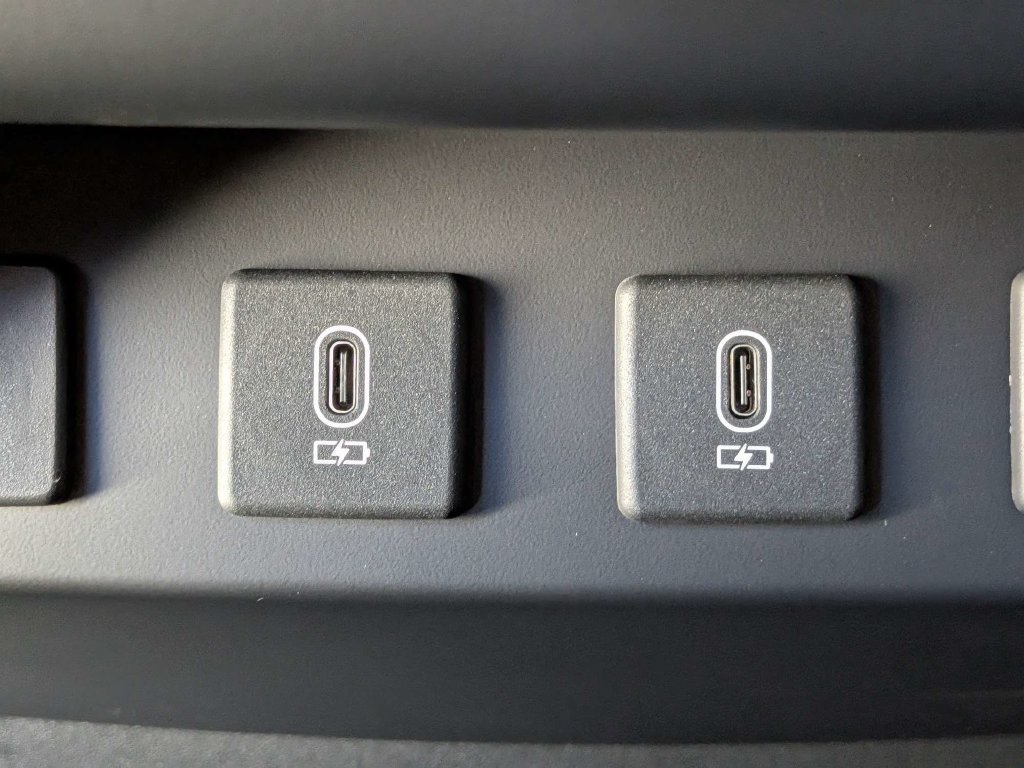 New 2026 Land Rover Defender 110 X-Dynamic SE AWD/4WD image 14