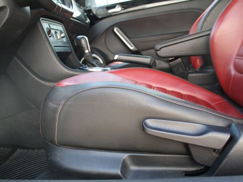 Used 2014 Volkswagen Beetle R-Line image 25