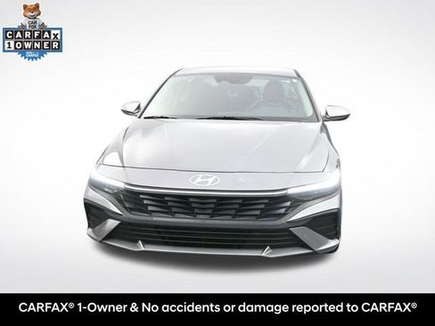 Used 2025 Hyundai Elantra SE FWD image 2