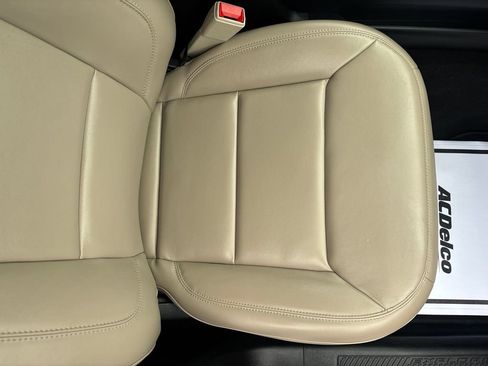 Used 2023 Ford Explorer XLT w/ Equipment Group 202A AWD/4WD image 46
