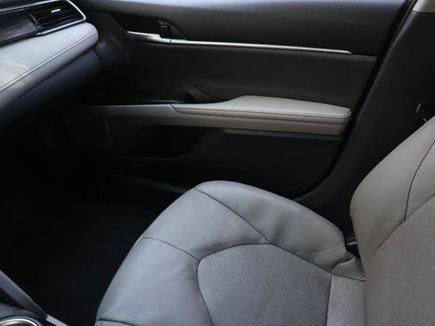 Used 2024 Toyota Camry XLE FWD image 13