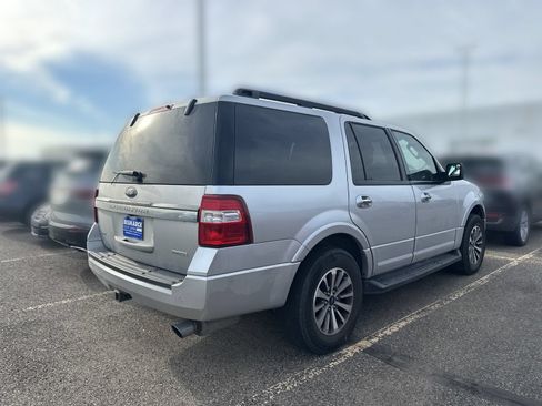 Used 2017 Ford Expedition XLT AWD/4WD image 3
